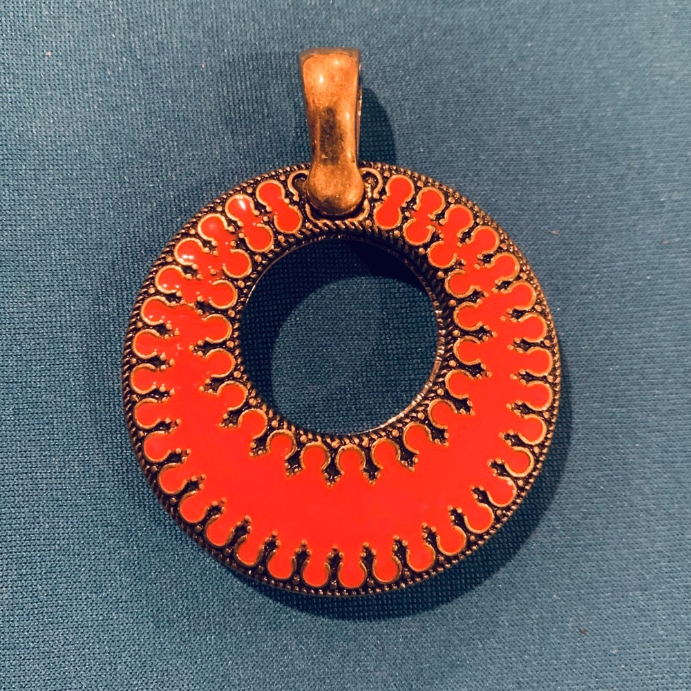 Premier Designs reversible pendant